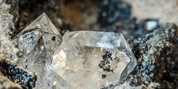  Diamant Herkimer : L’Éclat de la Lithothérapie